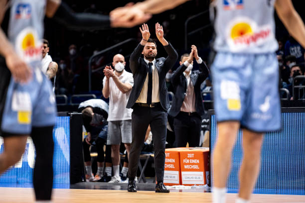 她的台内球 她的台内球