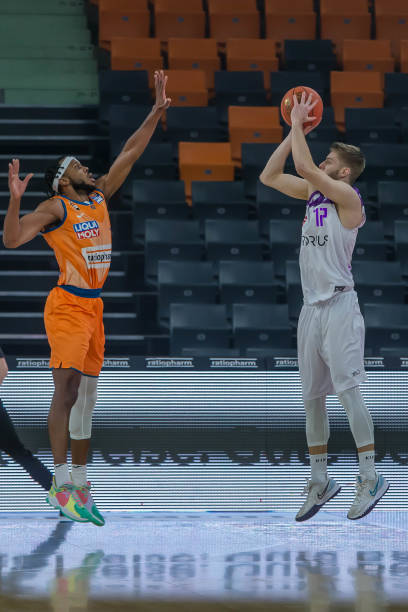 迷的瞩目下 迷的瞩目下