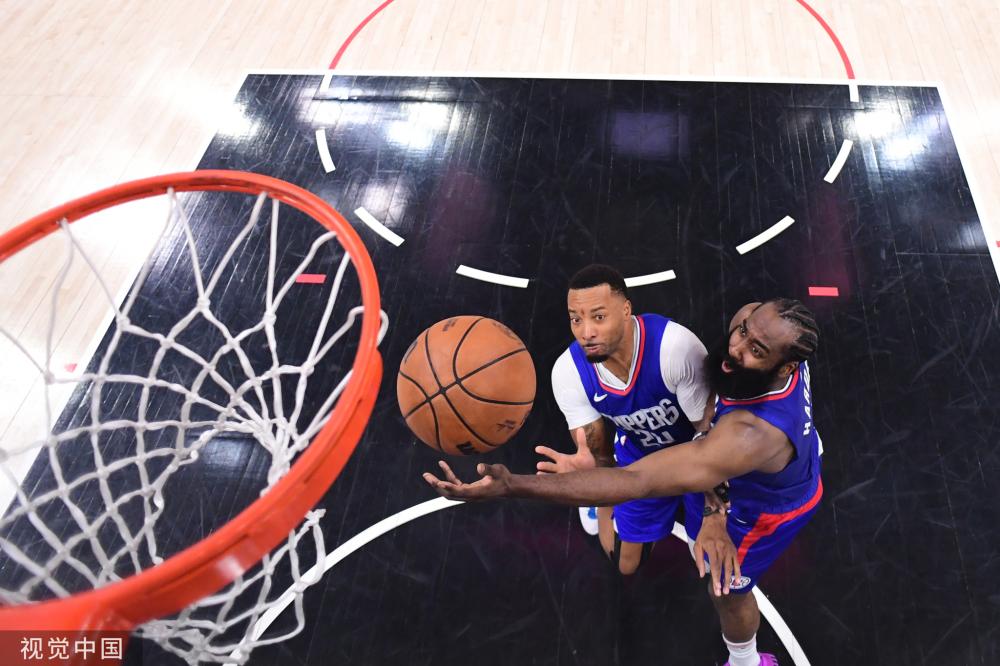 表现突出 表现突出